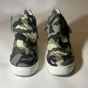 Madden Girl Women's Size 9 Wedge Sneakers  Camouflage